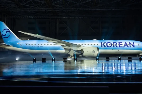 Korean Air unveils new corporate identity and aircraft livery.