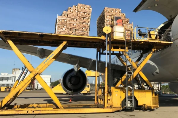 Maastricht Aachen Airport (MST) has formed a strategic partnership with FlowerWatch to tackle temperature fluctuations in flower freight, aiming to improve cargo quality, reduce waste, and enhance the shelf life of perishable goods.