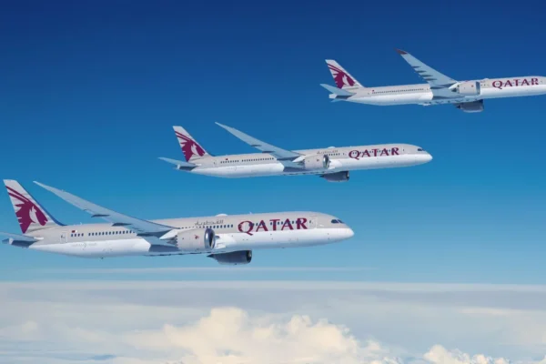 Qatar Airways has placed the largest aircraft order in its history, signing a deal with Boeing for up to 210 widebody jets — including 160 firm orders and options for 50 more.